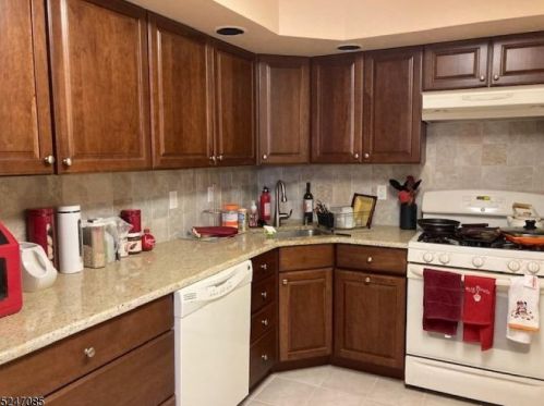 204 Strull Ct, Bridgewater, NJ 08807-5545