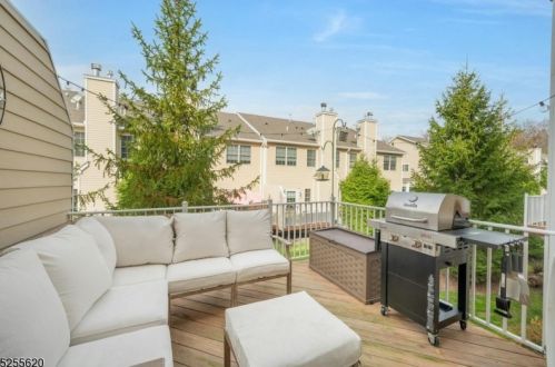 5 Cicely Ct, Sparta NJ  07871-8604 exterior