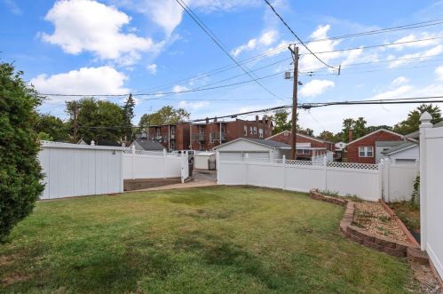 5227 Pernod Ave, Saint Louis MO 63139-1329 exterior