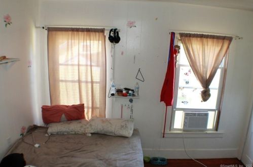 23 Walnut St, Enfield CT 06082-3519 exterior