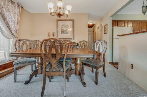 366 Great East Neck Rd, Babylon NY 11704-7616 exterior