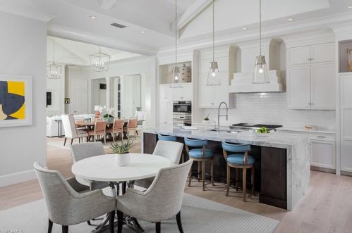 1582 Crayton Rd, Naples FL 34102-5070 exterior