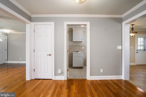 28 Matthew Dr, Trenton NJ 08628-3340 exterior