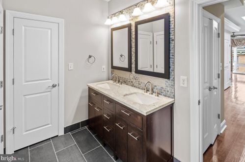 1810 Bainbridge St, Philadelphia PA 19146-1430 exterior