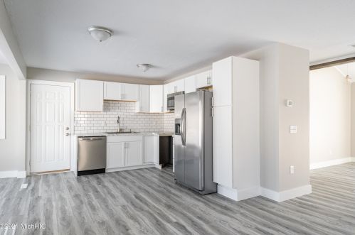 1963 Kregel Ave, Meskegon, MI 49442-5434