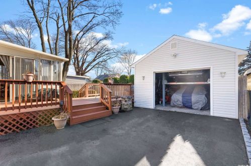 350 Clayton St, Central Islip NY 11722-3004 exterior