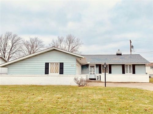 7970 Royal Ridge Dr, Cleveland, OH 44129-6019