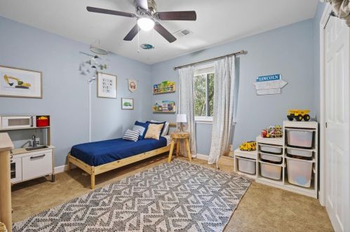 4246 Cyn Gln Cir, Austin TX 78732-2187 exterior