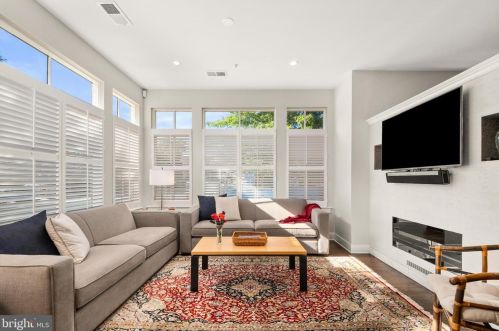 1127 Royal St, Alexandria VA  22314-1406 exterior