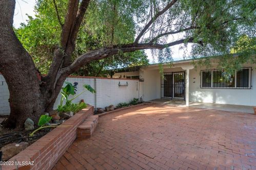 5716 Grant Rd, Tucson AZ 85712-2341 exterior