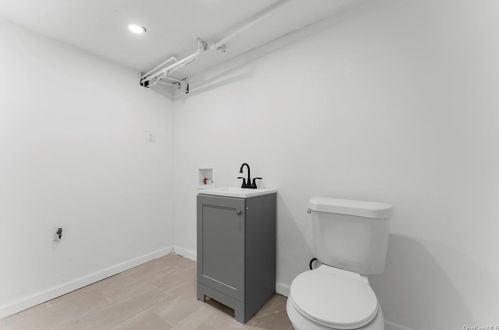 3457 Ely Ave, Bronx NY 10469-2637 exterior