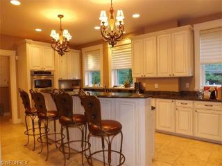 3076 Fairmount Blvd, Cleveland OH  44118-4129 exterior