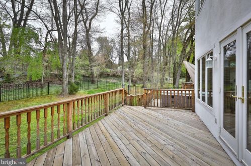 2076 Packard Ave, Huntingdon Valley PA 19006-6418 exterior