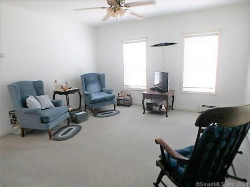 47 Maple St, Manchester CT 06040-5527 exterior