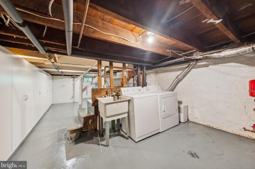 435 5 St, Washington DC 20003-2052 exterior