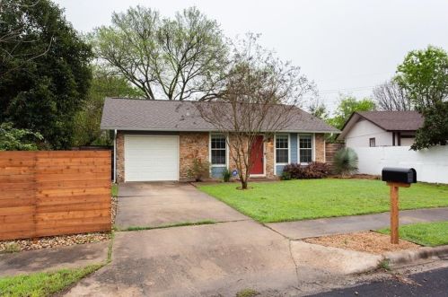 1105 Brookswood Ave, Austin TX  78721-2446 exterior