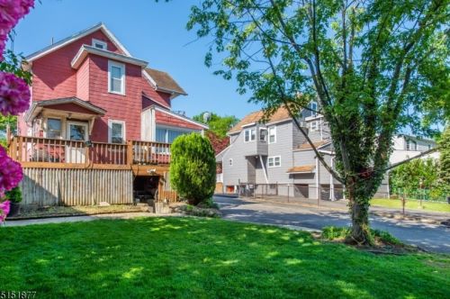 20 Sindle Ave, West Paterson NJ 07424-1650 exterior