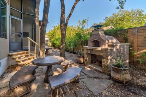 810 Christopher St, Austin TX 78704-1619 exterior