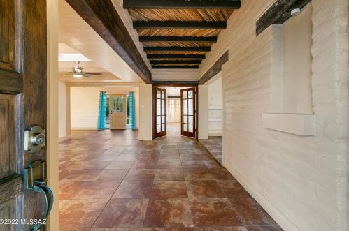 6882 Casas Adobes Dr, Tucson AZ 85704-6126 exterior