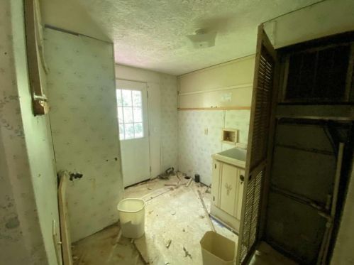 7423 Pleasant Hl Rd, Lithonia GA 30058-6360 exterior