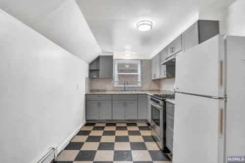 190 Maple St, Fairview NJ 07022-1512 exterior