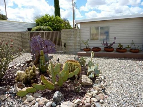 5393 Circle Z St, Tucson, AZ 85713-4410