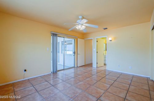 5860 Swan Rd, Tucson AZ 85718-5433 exterior