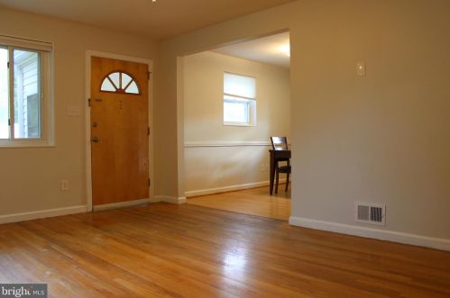 911 Snure Rd, Silver Spring, MD 20901-1028