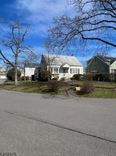 1994 Birch St, Scotch Plains, NJ 07076-1830
