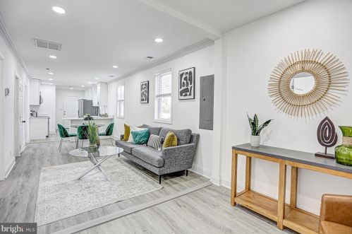 3206 D St, Washington, DC 20019-2318