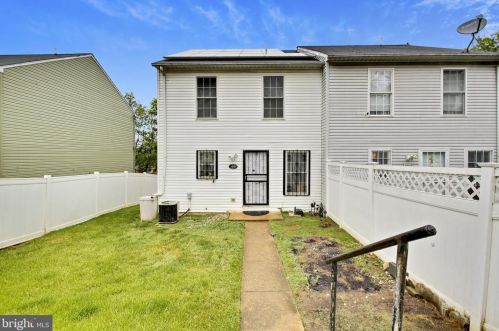 4913 Foote St, Washington, DC 20019-4722