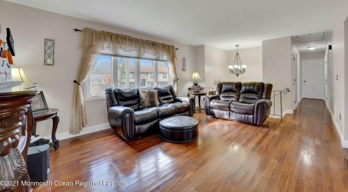 24 Sherwood Ln, Old Bridge NJ 08857-1635 exterior