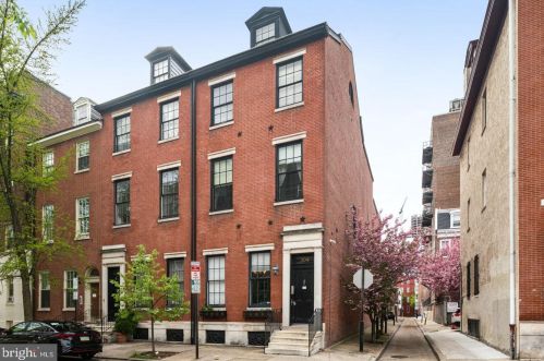 304 10th St, Philadelphia PA  19107-6132 exterior