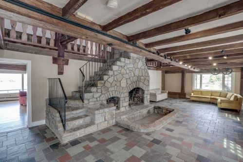 672 Washington St, Gloucester MA 01930-1335 exterior