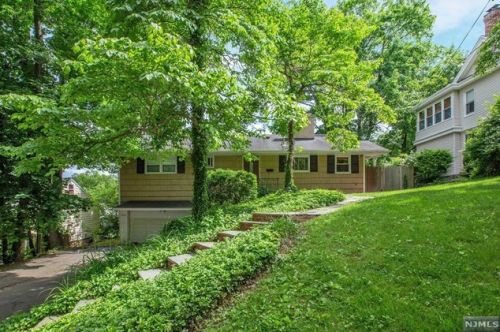 208 Hickory Ave, Tenafly NJ  07670-1546 exterior