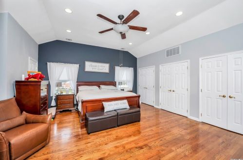 3 Lyons St, Huntington Station NY 11747-1000 exterior