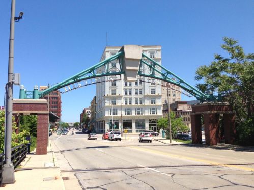 413 2nd St, Milwaukee WI  53203-3100 exterior