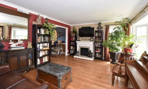 4048 73rd St, Milwaukee, WI 53220-2312