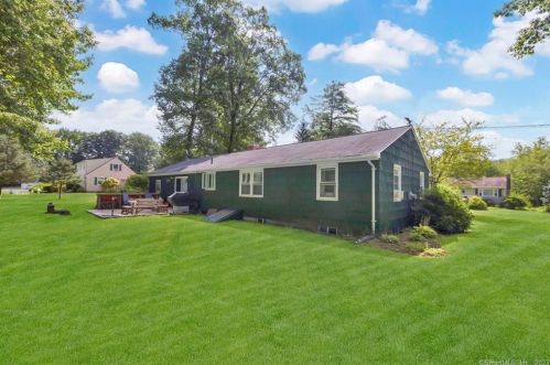 17 Shady Oak Dr, Enfield CT 06082-2311 exterior