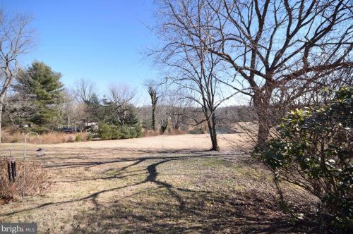 24 Abel Pl, Media PA 19063-5423 exterior