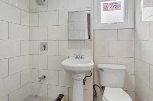 3846 Amundson Ave, Bronx NY 10466-5920 exterior