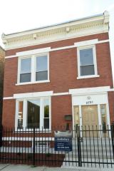 2721 Gladys Ave, Chicago, IL 60612-3621