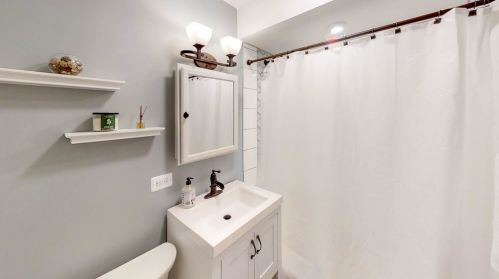 2916 Meade Ave, Chicago IL 60634-5024 exterior