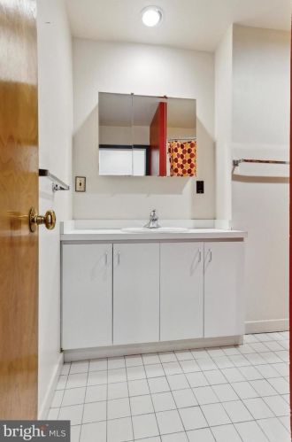 730 Bainbridge St, Philadelphia PA 19146-1807 exterior