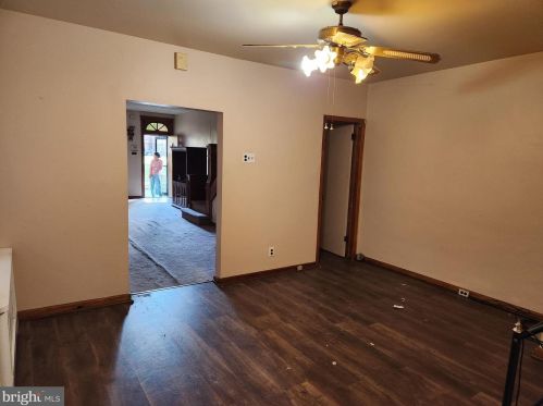 1185 Whitman Ave, Camden NJ 08104-1258 exterior