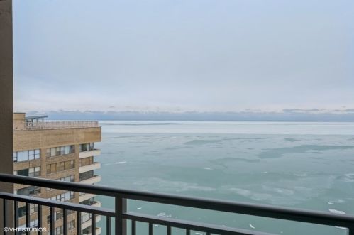 6147 Sheridan Rd, Chicago IL  60660-4057 exterior