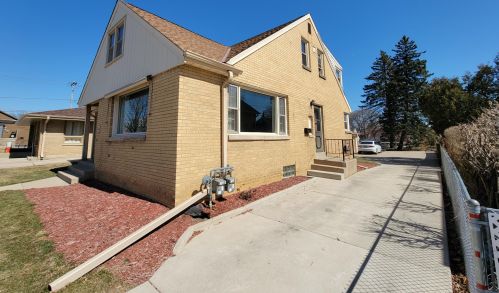 1434 97, Milwaukee WI 53214-4132 exterior