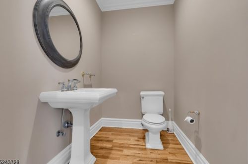 2 Caruso Ct, Bridgewater NJ 08807-2149 exterior