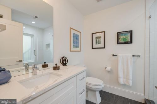 1818 37th St, Washington DC  20007-2238 exterior