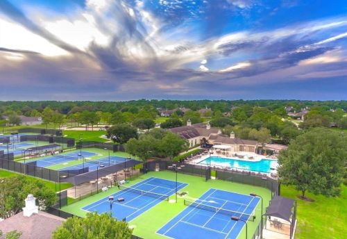 240 Edgewood Dr, Montgomery TX 77356-8408 exterior